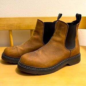 Musse & cloud boots- brown/ never worn outside size 9